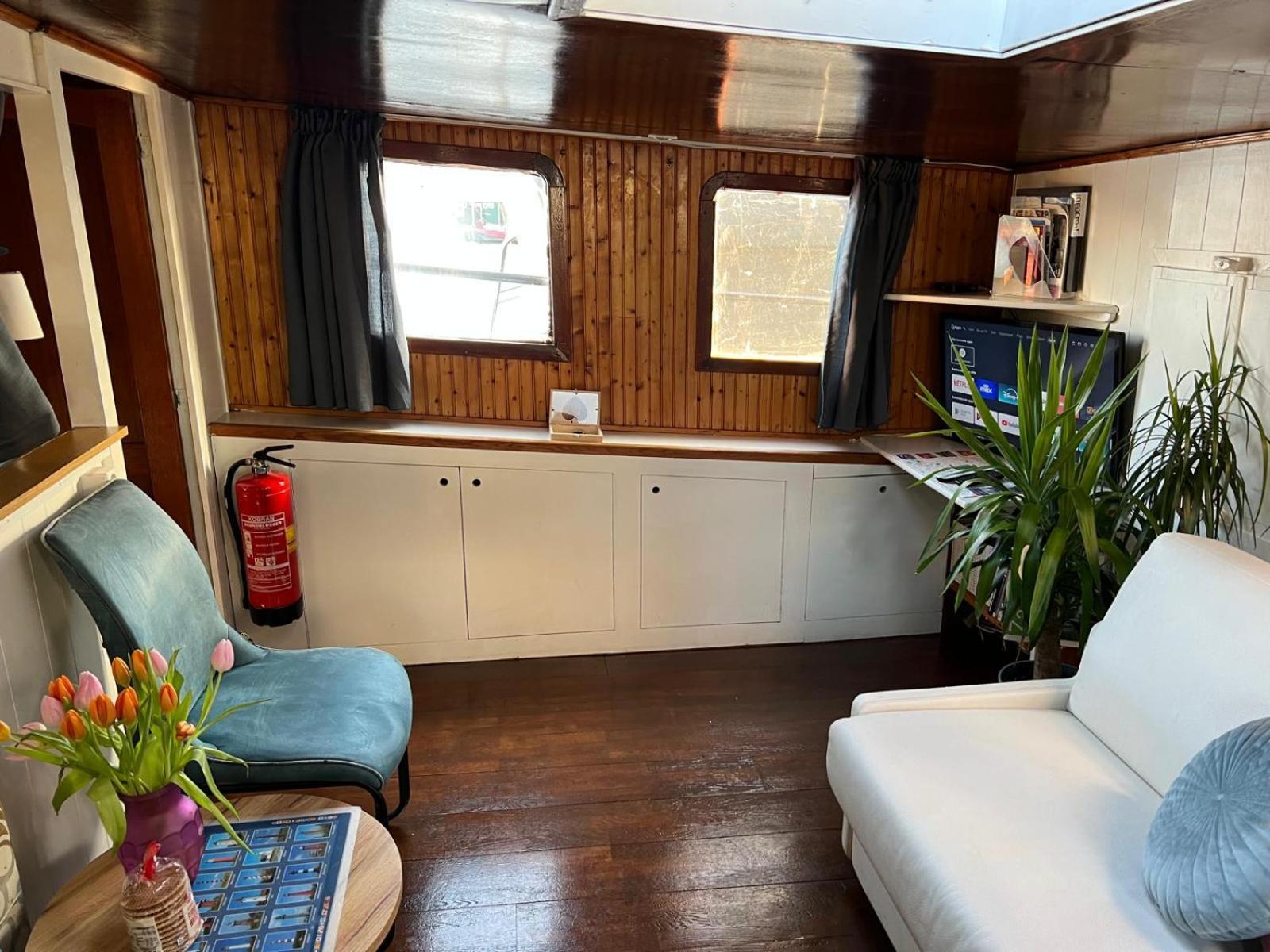 B&B Teddy "Prachtig Authentiek Woonschip Uit 1912, 15 Minuten Van Amsterdam" Wormer Exterior photo